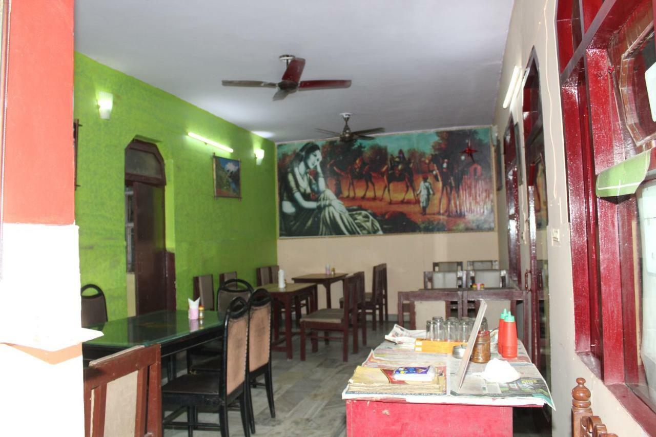 Hotel Raj Агра Екстер'єр фото
